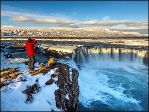 Mężczyzna, Islandia, Godafoss, Wodospad, Zima