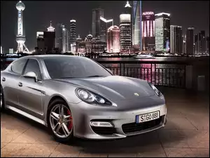 Samochód, Porsche Panamera