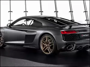 Czarne Audi R8