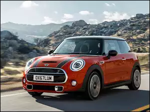 Czerwone Mini Cooper S Hardtop 2 Door