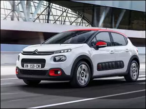 Samochód Citroen C3 na ulicy