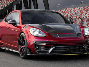 Porsche Panamera bordowe
