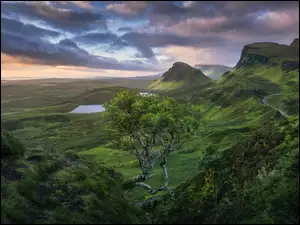 Góry i jeziora w Quiraing