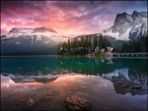 Kanada, Dom, Prowincja Kolumbia Brytyjska, Góry, Drzewa, Most, Jezioro, Park Narodowy Yoho, Emerald Lake