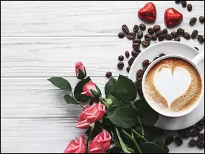 Deski, Kawa, Talerzyk, Róże, Filiżanka, Ziarna, Cappuccino, Czekoladki, Kwiaty