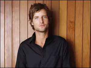 Piosenkarz, Axle Whitehead, Aktor