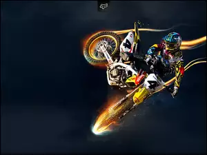 Motocyklista na motorze Suzuki podczas zawodów motocrossowych