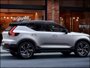 Samochód Volvo XC40 rocznik 2019