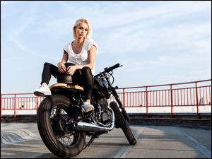 Motocykl, Kobieta