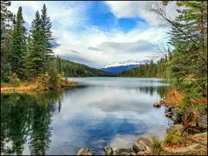 Góry, Jezioro, Kanada, Park Narodowy Jasper, Chmury, Las, Drzewa