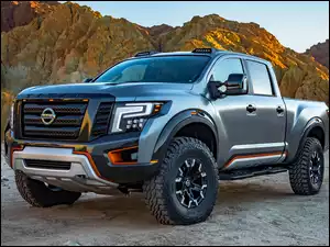 Nissan Titan Warrior w górach