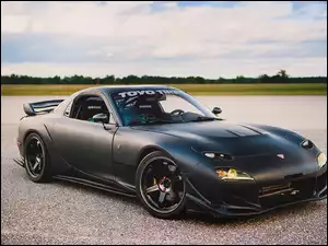 Czarna Mazda RX7 tuning