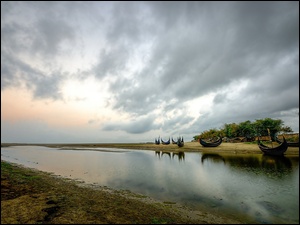Rzeka, Łodzie, Chmury