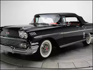 Zabytkowy samochód Chevrolet Impala rocznik 1958