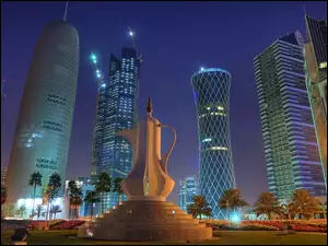 Doha, Katar, Pomnik, Noc, Drapacze Chmur, Palmy