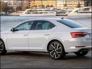 Skoda Superb iV