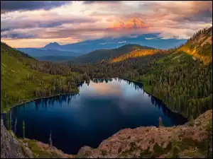 Stany Zjednoczone, Jezioro, Kalifornia, Skały, Chmury, Castle Lake, Las, Góry, Drzewa