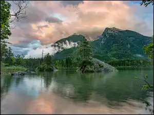 Jezioro Hintersee wParku Narodowym Berchtesgaden