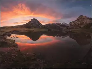 Asturia, Hiszpania, Jezioro, Zachód słońca, Góry, Lake Covadonga