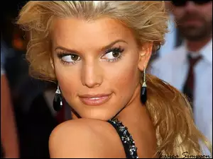 Kolczyki, Jessica Simpson, Spojrzenie