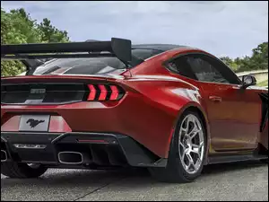 Czerwony Ford Mustang GTD