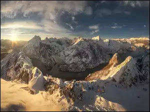 Góry Kantabryjskie, Masyw, Hiszpania, Ośnieżone, Wschód słońca, Rzeka Esla, Picos de Europa