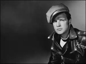 Marlon Brando w skórzanej kurtce i czapce