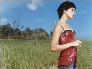 w Kwiatki, Mandy Moore, Czerwona Sukienka