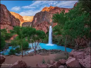 Havasu Creek, Park Narodowy Wielkiego Kanionu, Kanion, Arizona, Havasu Falls, Drzewa, Góry, Wodospad, Stany Zjednoczone, Rzeka, Skały
