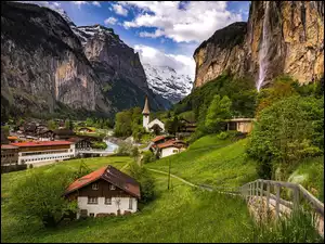 Szwajcaria, Kościół, Gmina Lauterbrunnen, Drzewa, Góry, Dolina Lauterbrunnental, Domy, Wodospad Staubbach, Droga, Kanton Berno