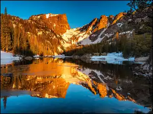 Jesień, Kolorado, Odbicie, Dream Lake, Lasy, Park Narodowy Gór Skalistych, Góry, Stany Zjednoczone, Jezioro