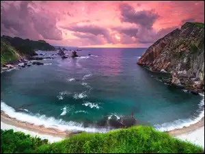 Playa del Silencio, Asturia, Plaża, Skały, Zatoka, Morze, Zachód słońca, Hiszpania, Góry