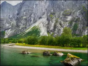 Romsdalen, Norwegia, Drzewa, Głazy, Góry Trolltindene, Rzeka
