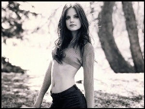 Mena Suvari, Drzewa