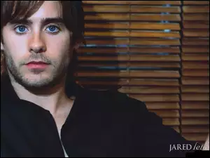 czarna koszula, Jared Leto, duże oczy