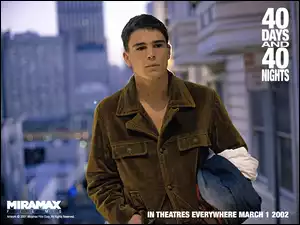 Josh Hartnett, brązowa kurtka