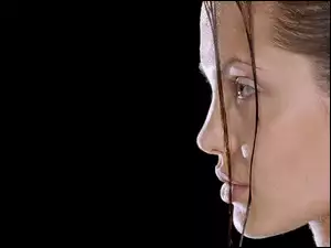 Angelina Jolie, profil twarzy