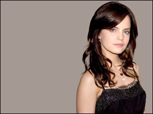 Mena Suvari, Sukienka