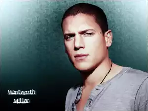 Wentworth Miller, szara koszulka