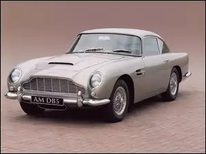 Aston Martin DB4