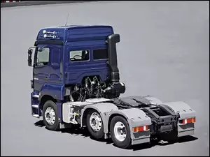Niebieski Ciągnik Mercedesa