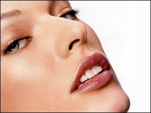 Milla Jovovich, Twarz