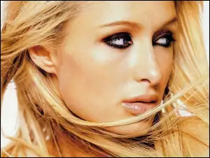 Paris Hilton, Buzia