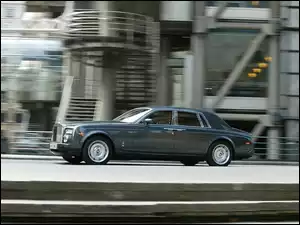 Jezdny, Rolls-Royce Phantom, Układ