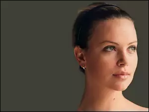 kolczyk, Charlize Theron, opaska