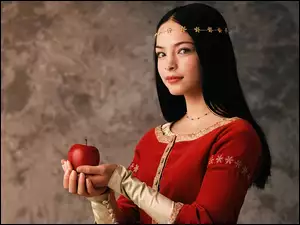 Kristin Kreuk, Jabłko