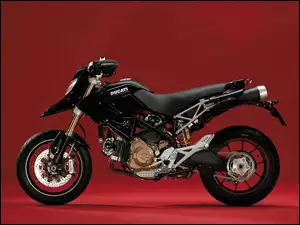 Czarne, Ducati Hypermotard 1100