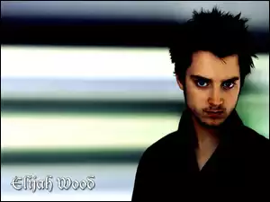 niebieskie oczy, Elijah Wood, ciemny strój