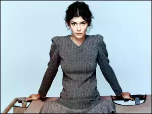 Audrey Tautou, szary strój