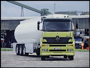 Ciągnik Mercedes, Cysterna